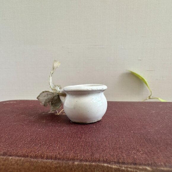 Miniature Ceramic Chamber Pot 1/12 Scale, Vintage Carnival Prize - Picture 3 of 5